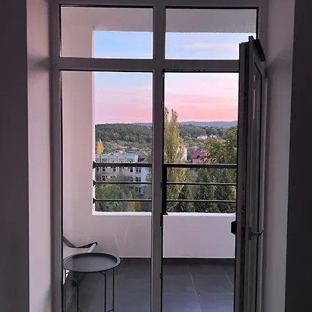 Apartment стильна нова з видом на гори та вітряки