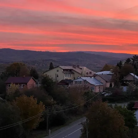 стильна нова з видом на гори та вітряки Апартаменты Трускавец