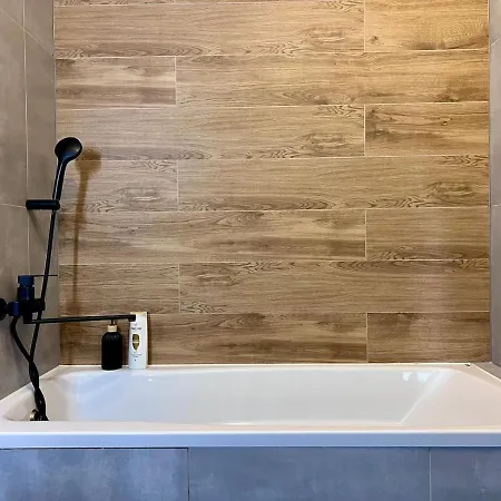 Apartment стильна нова з видом на гори та вітряки *