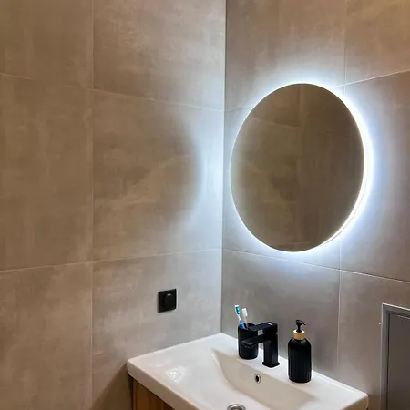 стильна нова з видом на гори та вітряки Apartment Truskavets