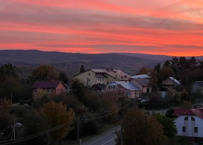 стильна нова з видом на гори та вітряки Апартаменты Трускавец