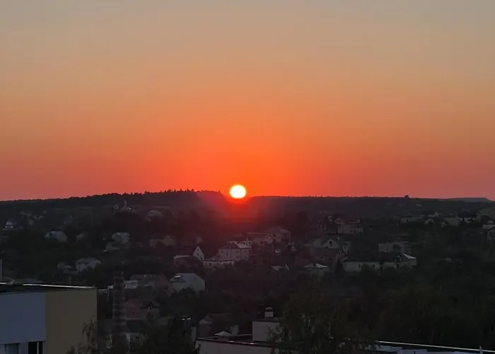 стильна нова з видом на гори та вітряки Апартаменты